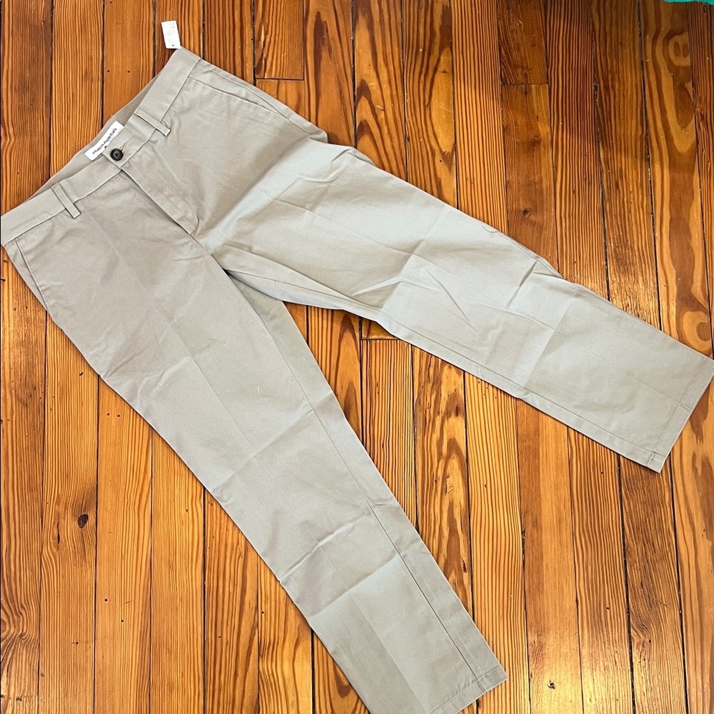 Amazon Essentials Men's khaki Chinos